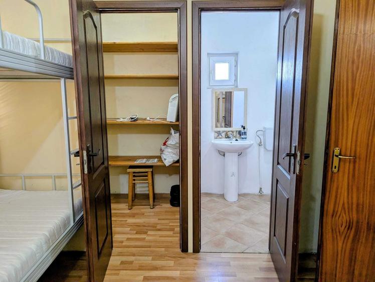 Casă cu 4 camere cu Teren 100 Mp în Central