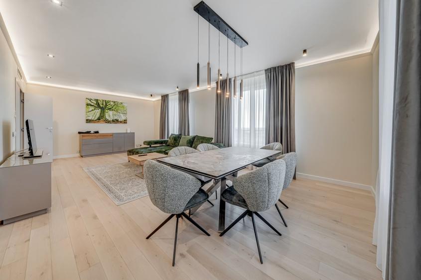 Apartament cu 3 camere semidecomandat, mobilat în Tineretului