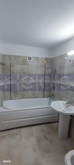 Apartament cu 4 camere semidecomandat în Ștefan cel Mare