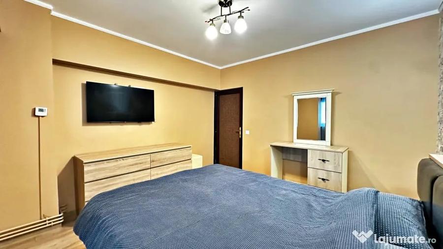 Apartament cu 3 camere decomandat în Far
