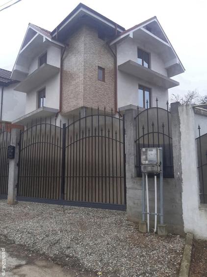 Casă cu 4 camere cu Teren 241 Mp în Central