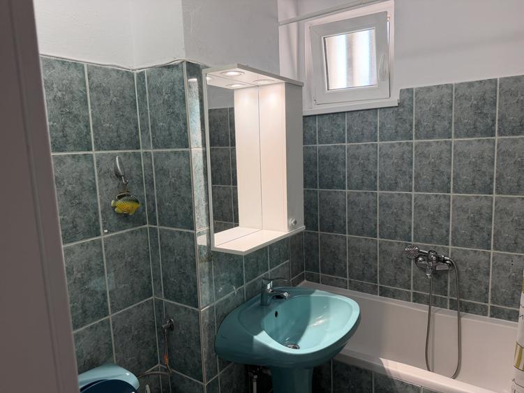 Apartament cu 2 camere semidecomandat, mobilat în Central