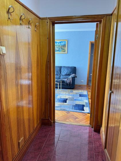 Apartament cu 3 camere semidecomandat în Bucur Obor