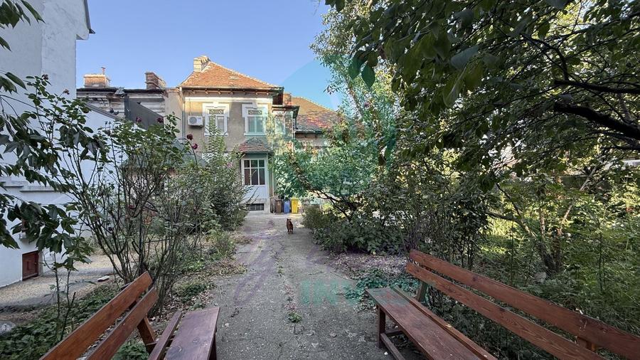 Casă individuală cu 6 camere cu Canalizare în Moșilor