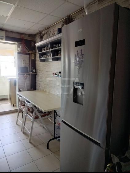 Apartament cu 4 camere semidecomandat, mobilat în Apărătorii Patriei