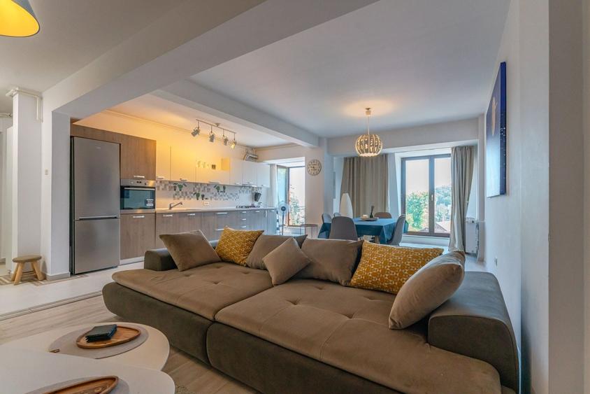 Apartament cu 3 camere decomandat, mobilat în Central