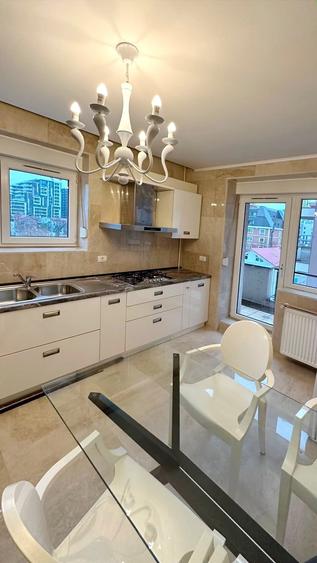 Apartament cu 3 camere decomandat în Herăstrău