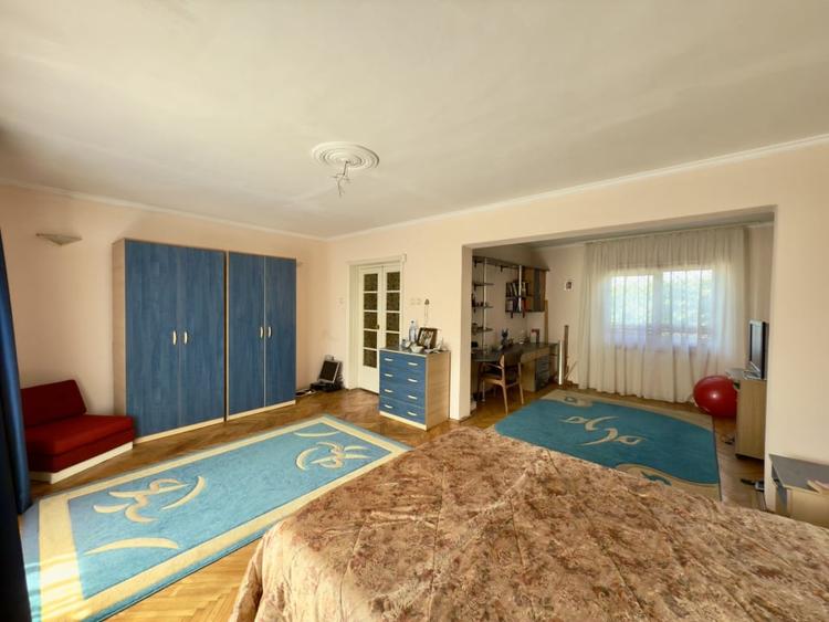 Casă individuală cu 6 camere cu Teren 658 Mp în Agigea