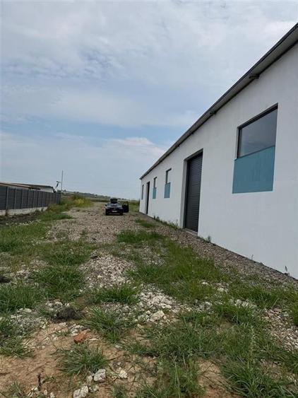 Spațiu industrial, de 596 mp, în Lețcani