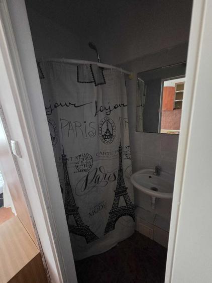 Garsonieră decomandată în Micro 17