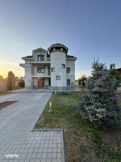 Casă cu 7 camere cu Teren 2018 Mp în Podari