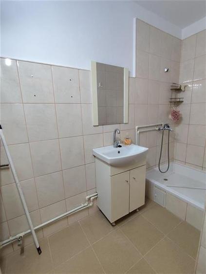 Apartament cu 4 camere decomandat, mobilat în 9 Mai