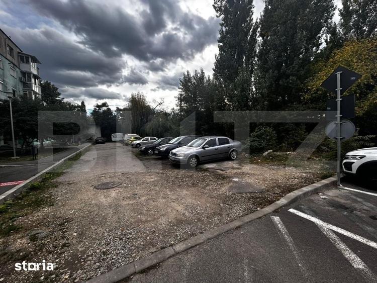Teren de 702 mp, în 9 Mai
