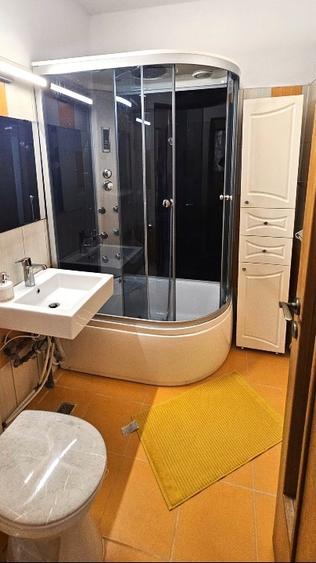 Apartament cu 3 camere semidecomandat, mobilat în Grivița