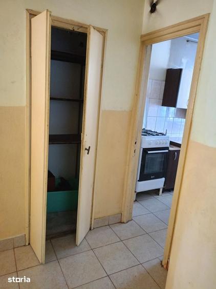 Apartament cu 3 camere decomandat în Calea București