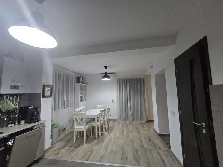 Casă cu 4 camere în Bucium
