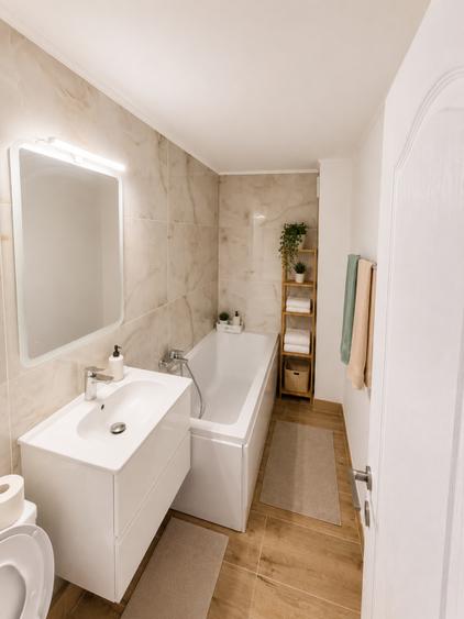 Apartament cu 4 camere decomandat, mobilat în Nerva Traian