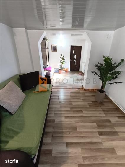 Casă cu 3 camere semidecomandat cu Teren 155 Mp în 23 August
