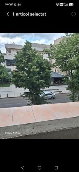 Apartament cu 3 camere semidecomandat în Spital