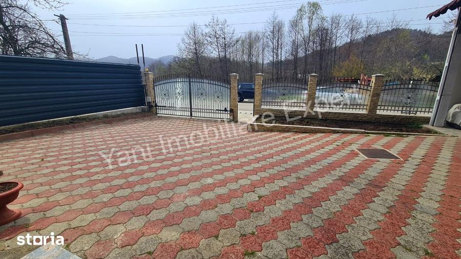 Casă cu 6 camere cu Teren 320 Mp în Corbeni