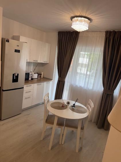Apartament cu 2 camere semidecomandat, mobilat în Central