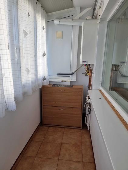 Apartament cu 3 camere semidecomandat, mobilat în Girocului
