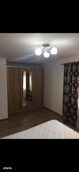 Casă cu 5 camere cu Teren 300 Mp în Roșu