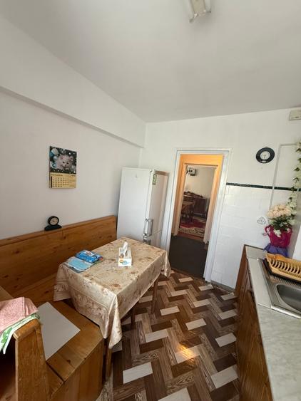 Apartament cu 3 camere decomandat în Domenii