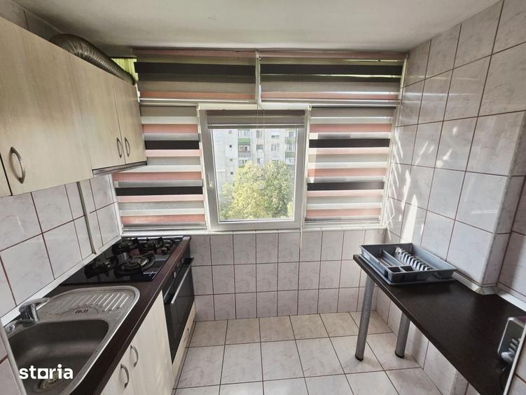 Apartament cu 3 camere semidecomandat în Rogerius
