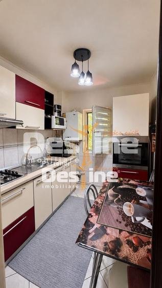 Apartament cu 3 camere semidecomandat, mobilat în Donici