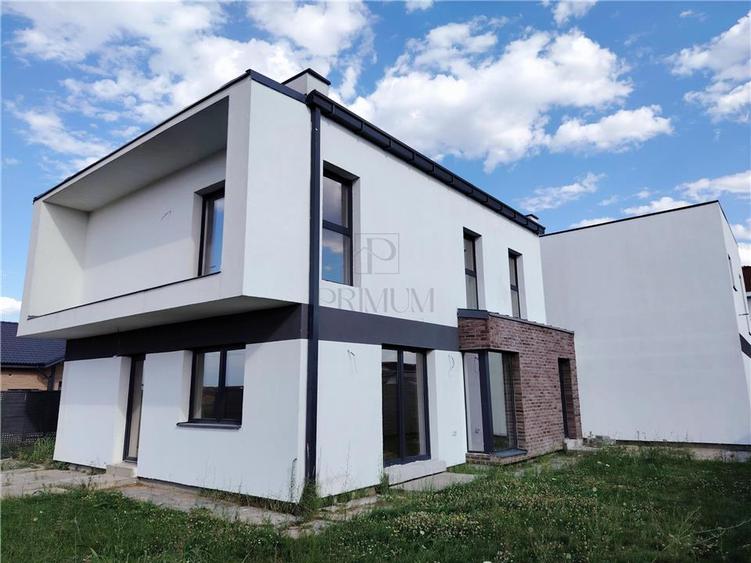 Duplex cu 5 camere cu Canalizare în Moșnița Nouă