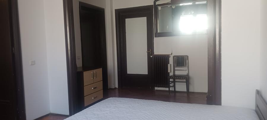 Apartament cu 3 camere decomandat în Cișmigiu
