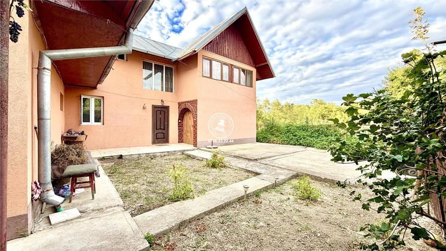 Casă cu 6 camere decomandat cu Teren 550 Mp în Victoria