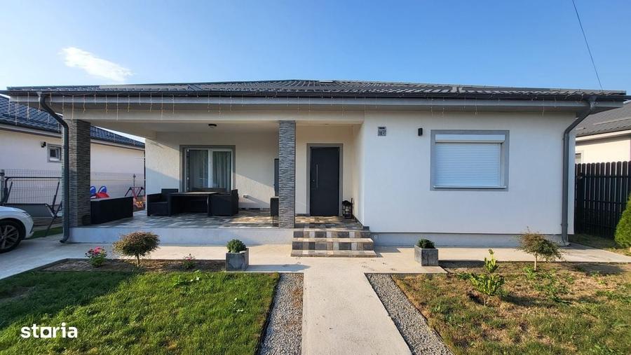 Casă cu 3 camere în Săbăreni