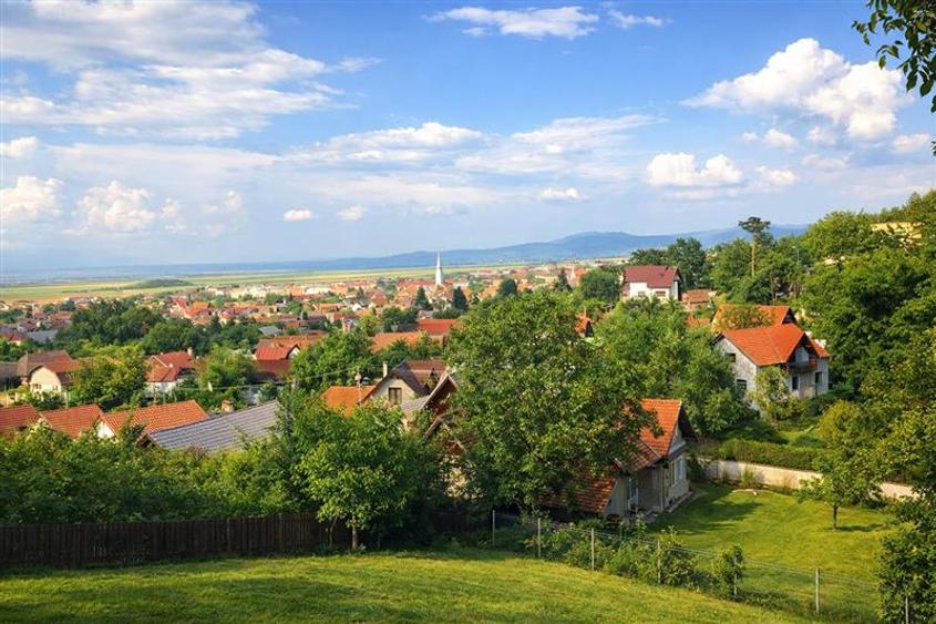 Casă individuală cu 3 camere cu Teren 1741 Mp în Central