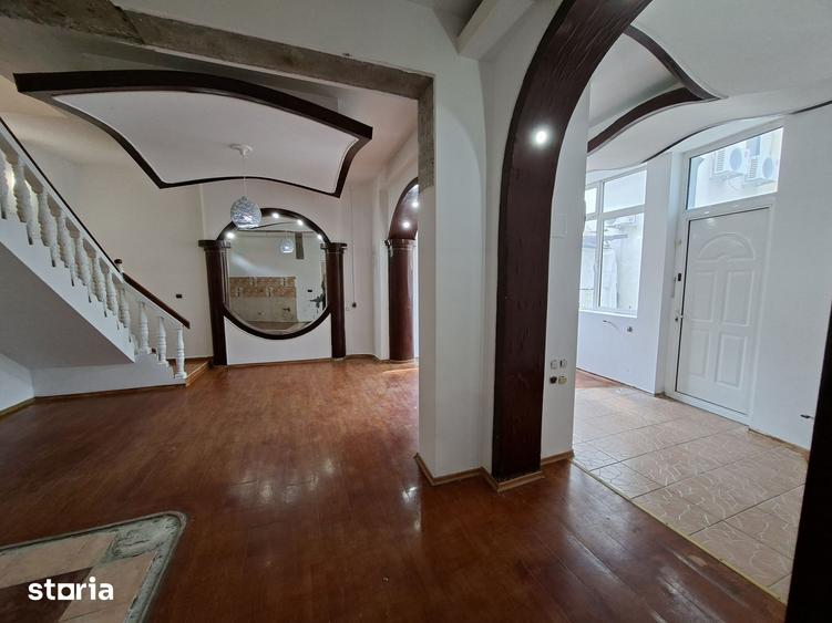 Casă cu 4 camere cu Teren 145 Mp în Centrul Civic