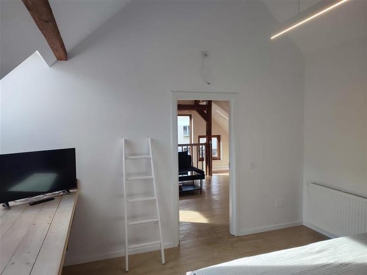 Apartament cu 2 camere semidecomandat, mobilat în Centrul Istoric