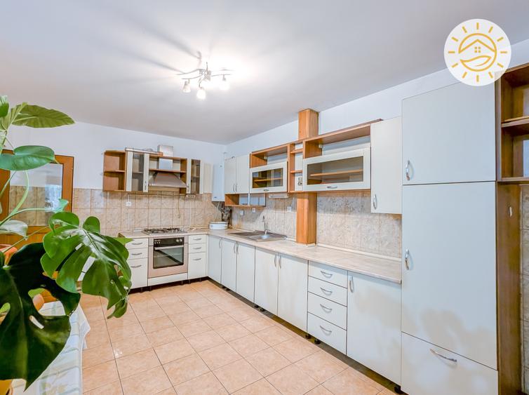 Casă individuală cu 10 camere cu Teren 980 Mp în Central