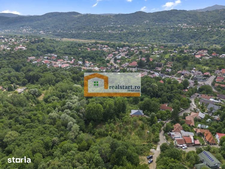 Casă cu 6 camere cu Teren 3300 Mp în Cornu