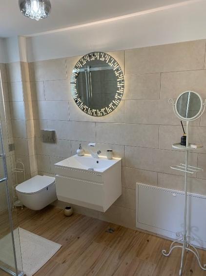 Casă individuală cu 7 camere cu Canalizare în Platoul Izvor