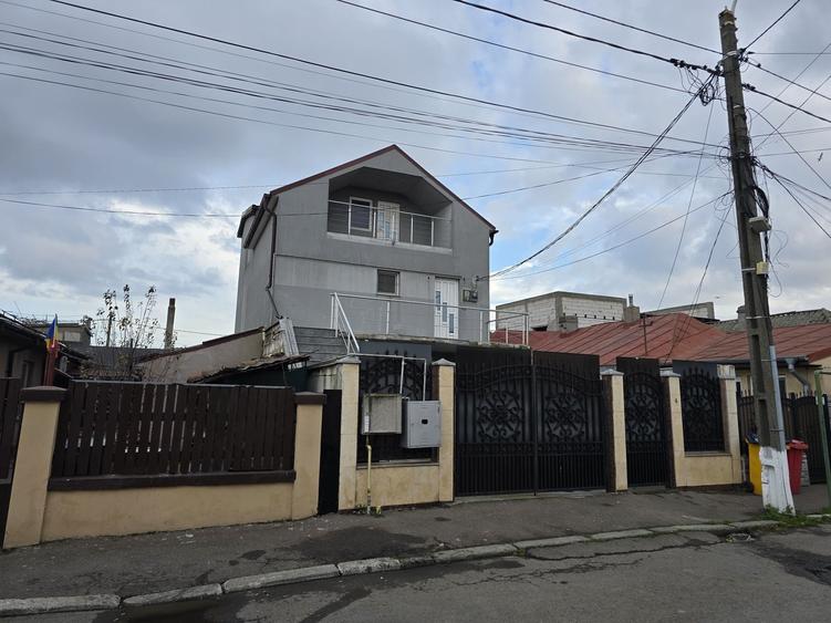 Casă cu 4 camere în Brătianu