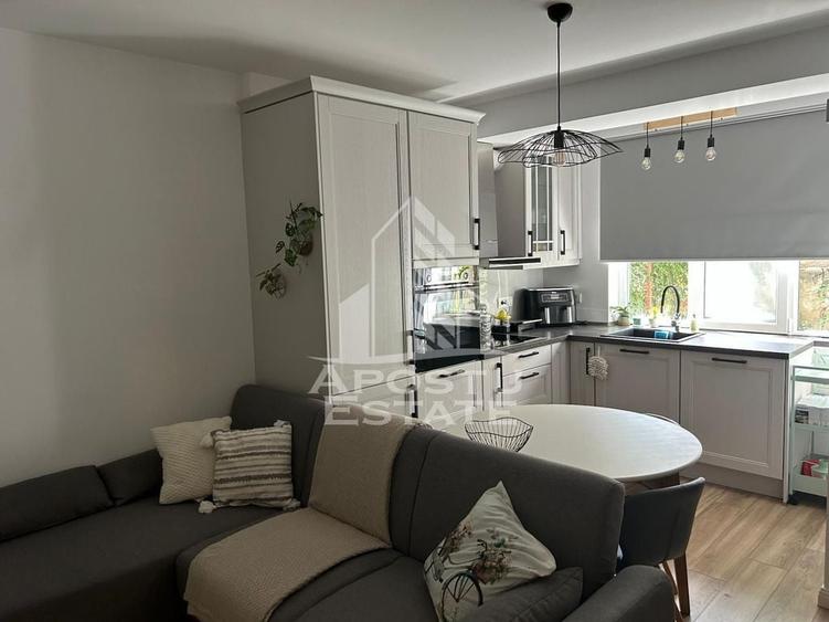 Apartament cu 4 camere decomandat, mobilat în Central