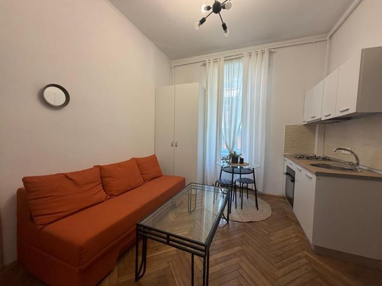 Apartament cu 2 camere semidecomandat, mobilat în Calea Victoriei