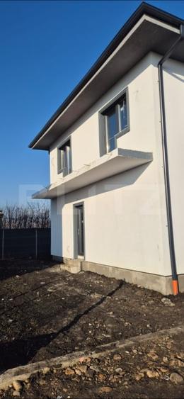 Casă individuală cu 4 camere cu Canalizare în Jucu