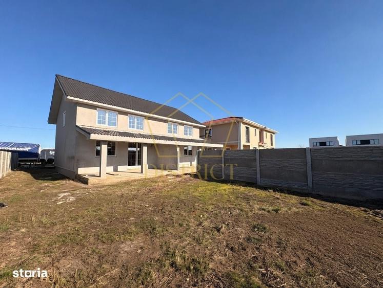 Casă cu 3 camere cu Teren 17 Mp în Giroc