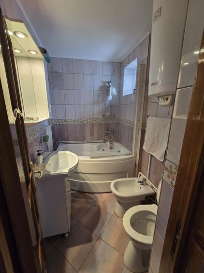 Apartament cu 4 camere decomandat în Central