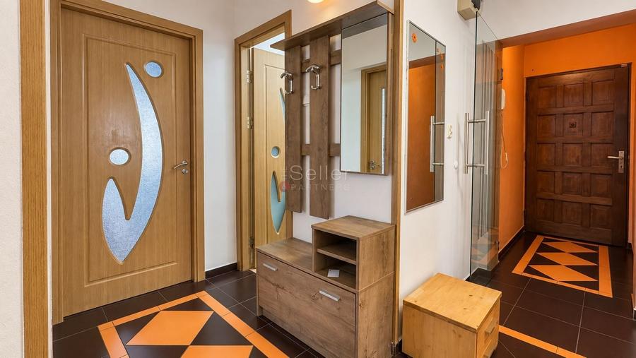 Apartament cu 3 camere decomandat, mobilat în Răcădău
