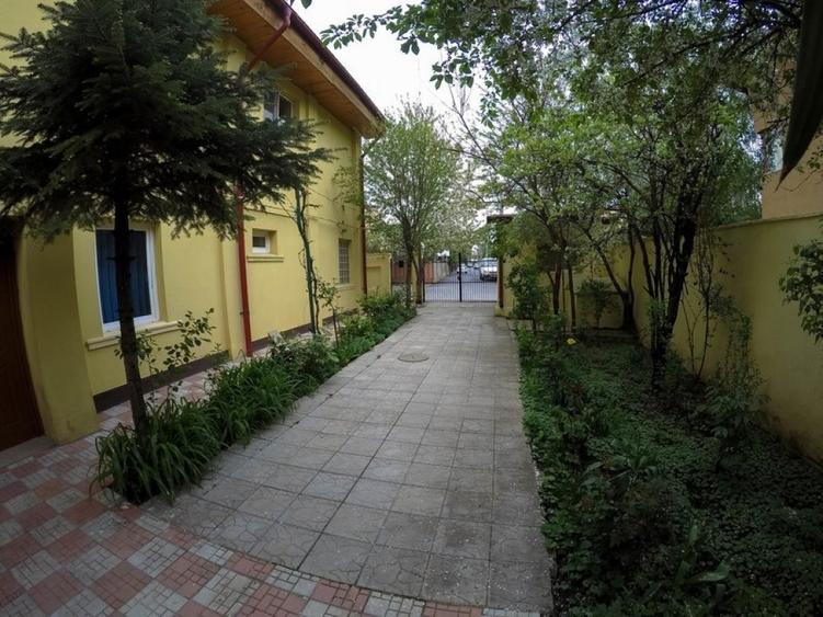 Casă cu 5 camere cu Teren 400 Mp în Militari