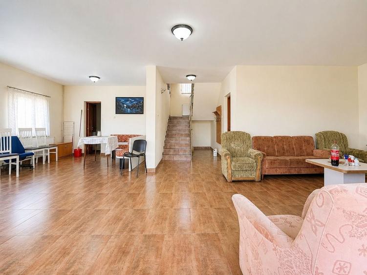 Casă individuală cu 7 camere cu Canalizare în Exterior Nord