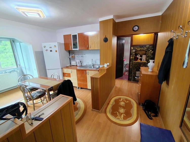 Apartament cu 2 camere decomandat în Petros